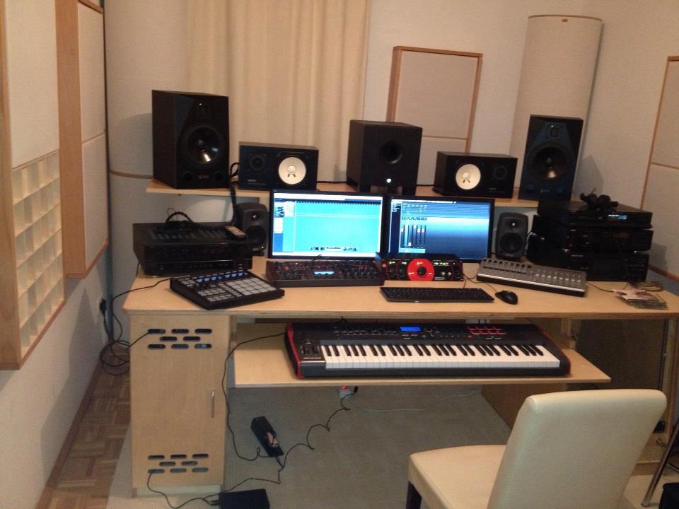 Daniel Pepl Studio Desk by Music Customs