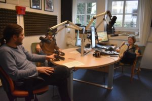 Radio Q Studio Desk und Moderationstisch von Music Customs